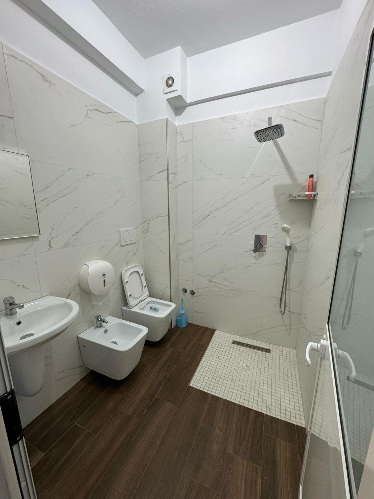 Hotel Europa Lezhë Zewnętrze zdjęcie