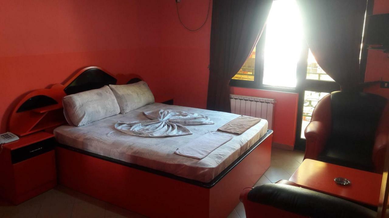 Hotel Europa Lezhë Zewnętrze zdjęcie